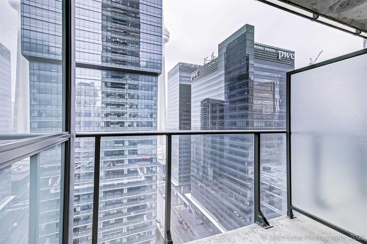 Prime Location - Stunning 2-Bdrm Condo Toronto Exteriér fotografie
