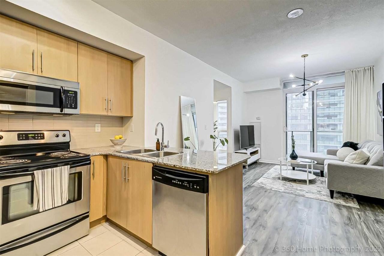 Prime Location - Stunning 2-Bdrm Condo Toronto Exteriér fotografie