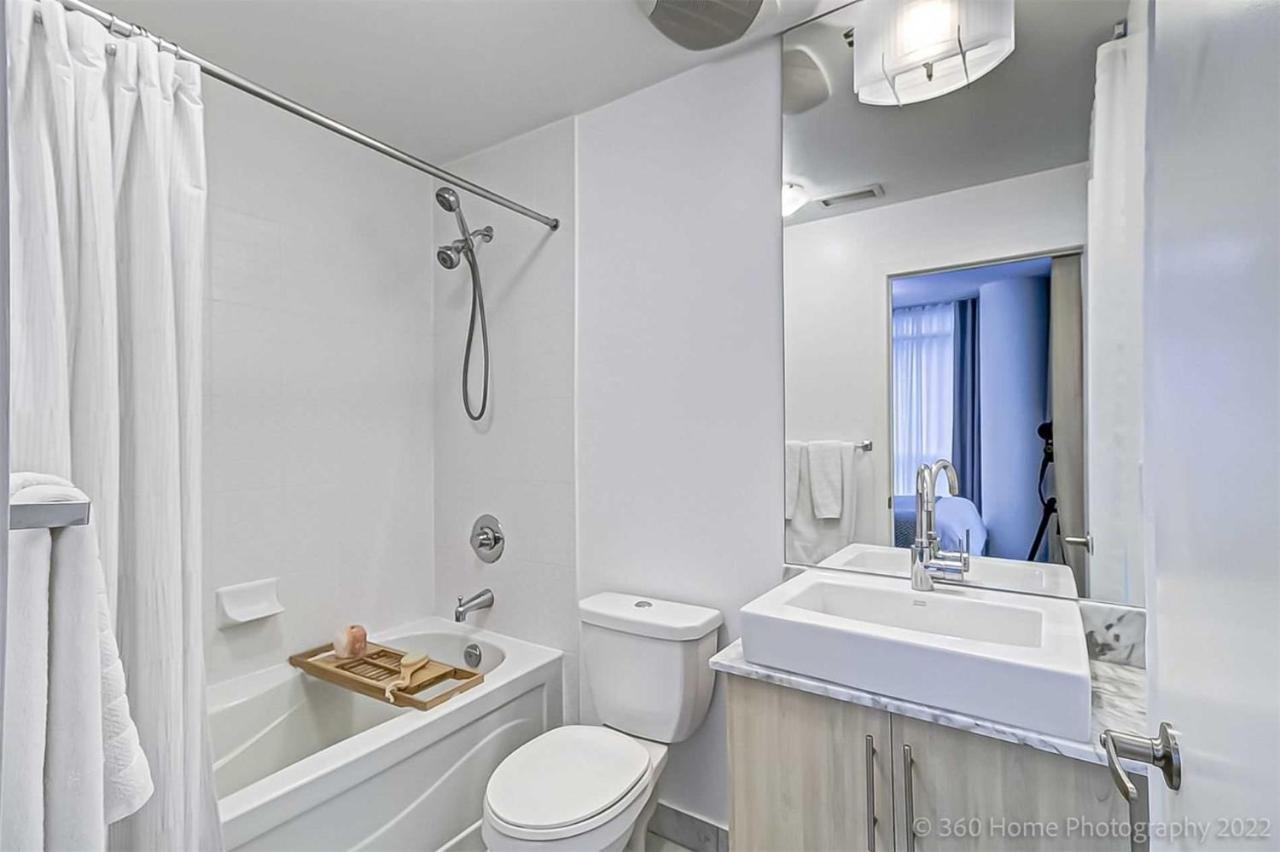 Prime Location - Stunning 2-Bdrm Condo Toronto Exteriér fotografie